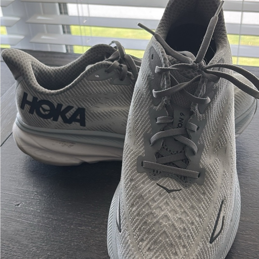 Hoka Men’s Clifton 9 Running shoe Size 9.5 excellent condition
